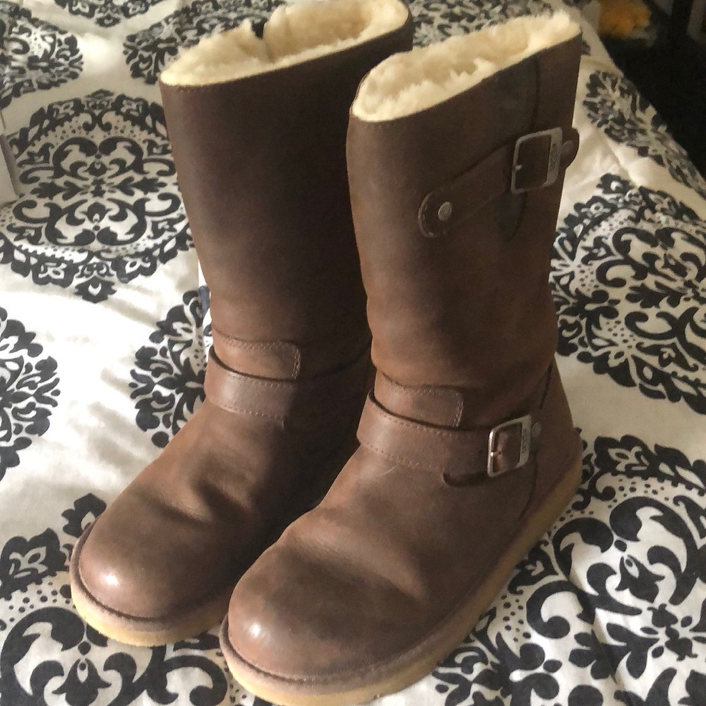 Brown ugg boots size 6